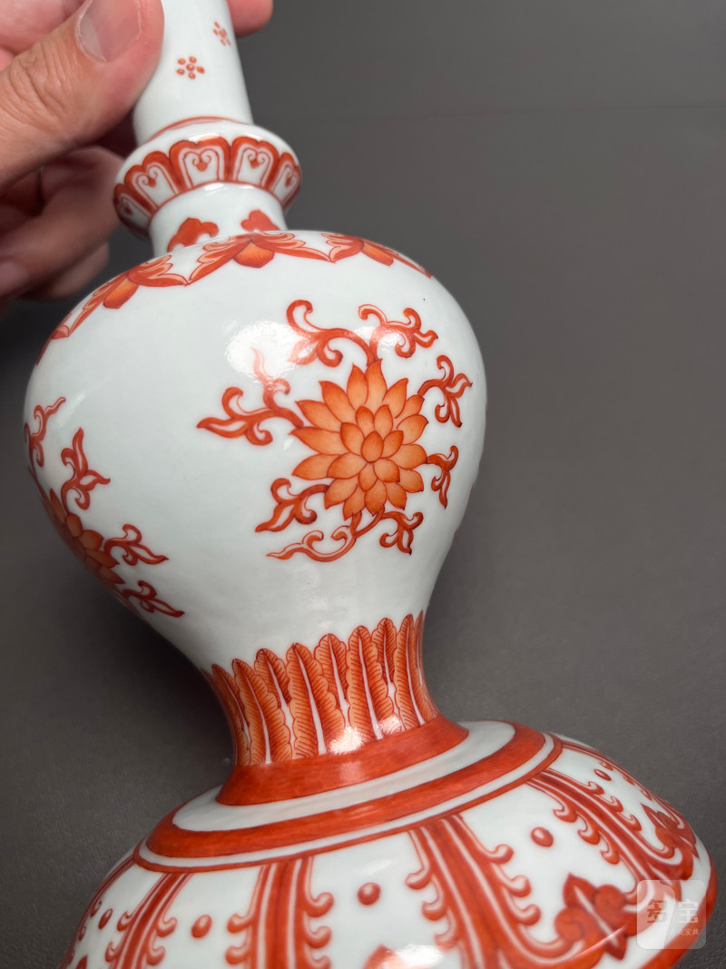 清乾隆  矾红彩缠枝莲纹甘露瓶 - 图15